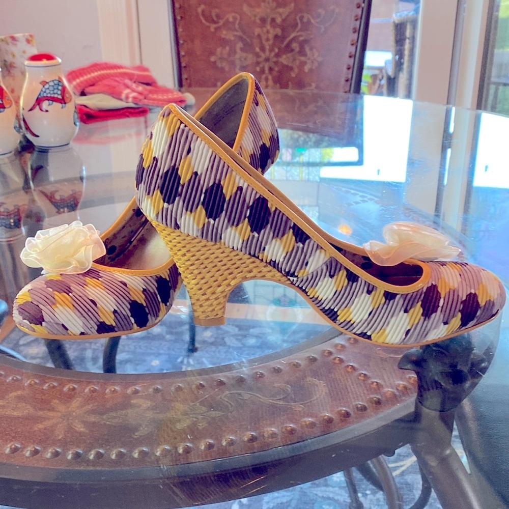 Poetic Licence a very beautiful and unique shoe. Size 6 1/2. - Picture 6 of 8